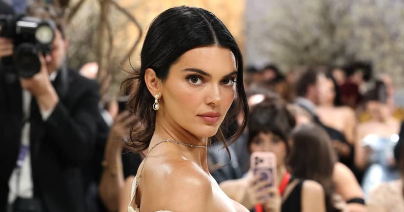 Kendall Jenner Addresses Sexuality Rumors: "I'm Not"