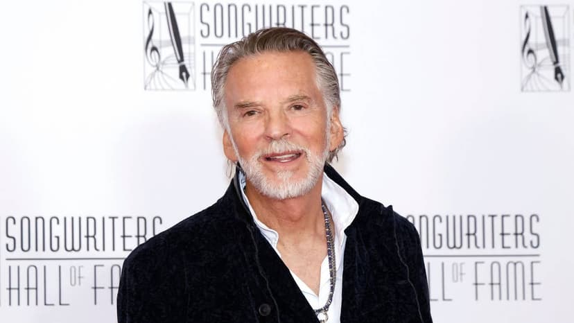 Kenny Loggins Marries Longtime Partner Lisa Hawkins