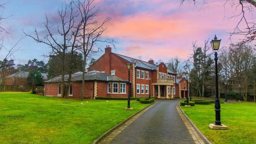 Trippier's Mansion Sale: £1.1M Loss Amid Divorce