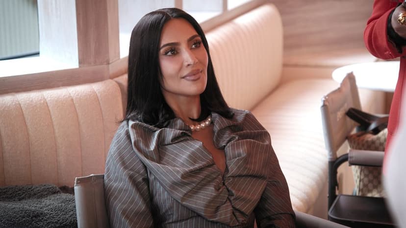 Kim Kardashian Buys Dad's Bible from OJ Simpson Trial