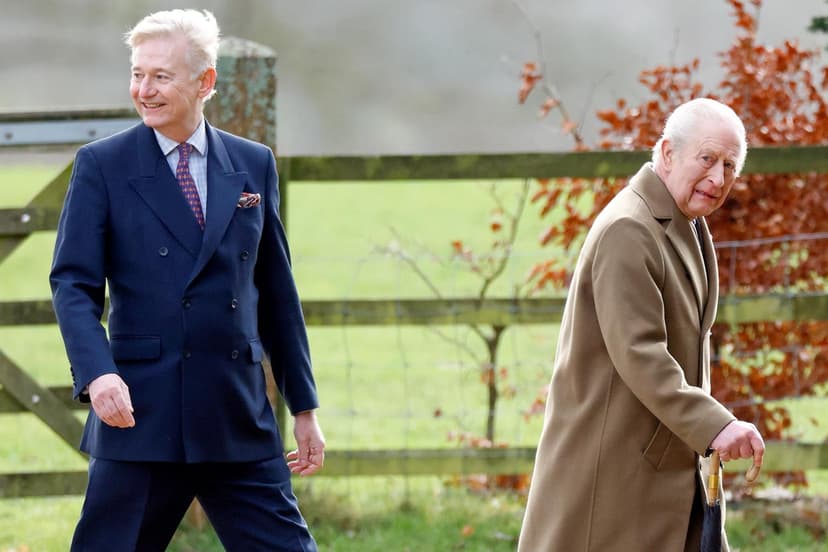 King's Top Aide Steps Down After 20 Years