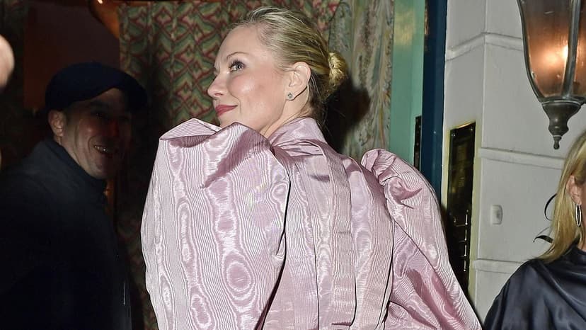 Dunst's BAFTA Skirt Rips, Bottom Risked!