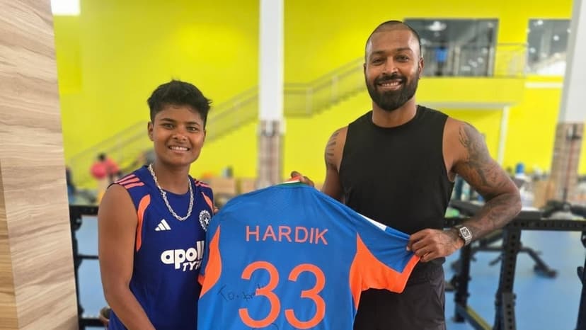 Kranti Gaud Meets Idol Hardik Pandya, Gets Signed Jersey