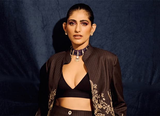 Kubbra Sait's Forehead: A Magnetic Mystery!