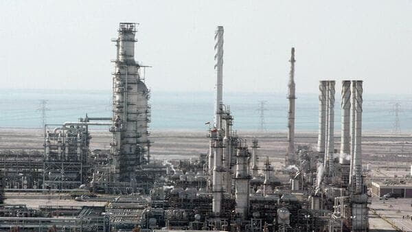 Kuwait Cuts Oil Amid Hormuz Blockade