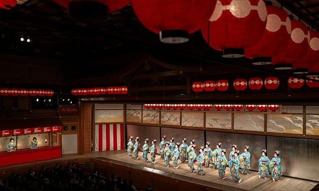 Kyoto's Geisha Dazzle in Spring's Annual Dance