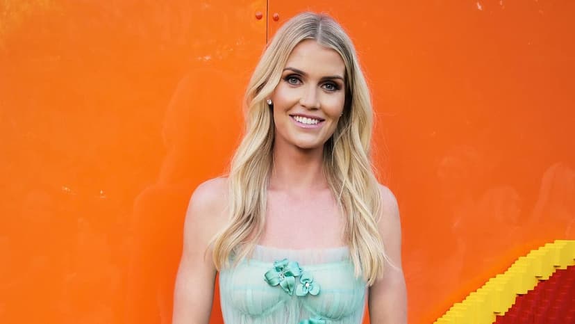 Kitty Spencer's Daughter Inspects Dad's New Store