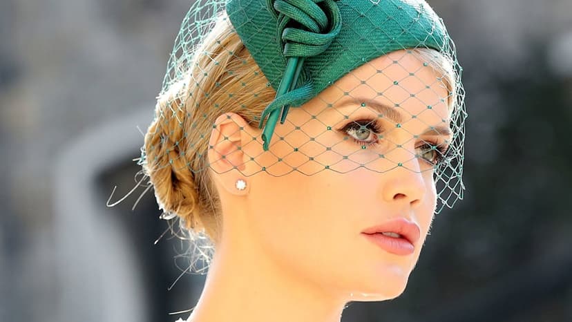 Lady Kitty's Daring Dolce & Gabbana Crop Top Style