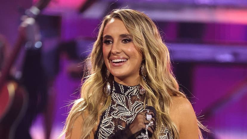 Lainey Wilson Shines in Western Chic at Billboard Event