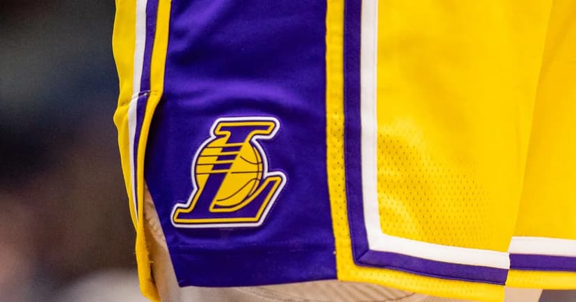 Mañon's Defense Shines: Lakers' Two-Way Gem Emerges