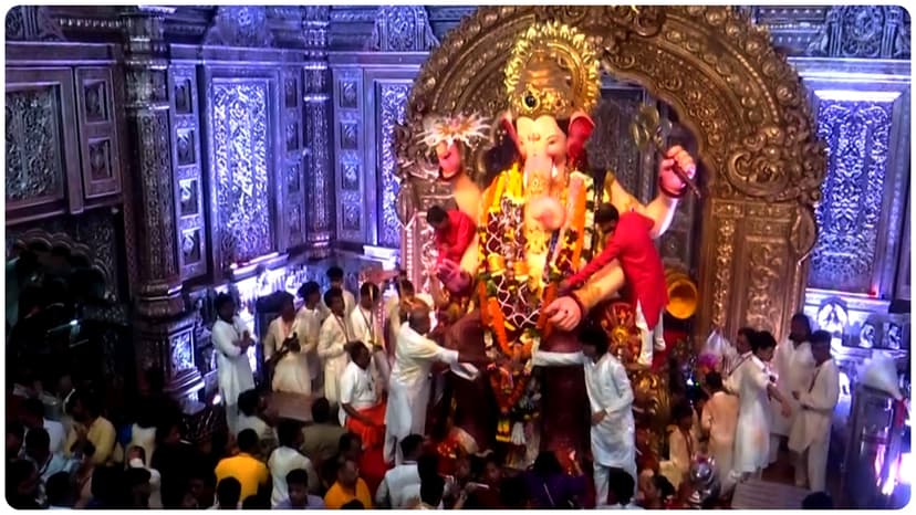 Lalbaugcha Raja Visarjan Nears: Live Darshan Until Midnight!