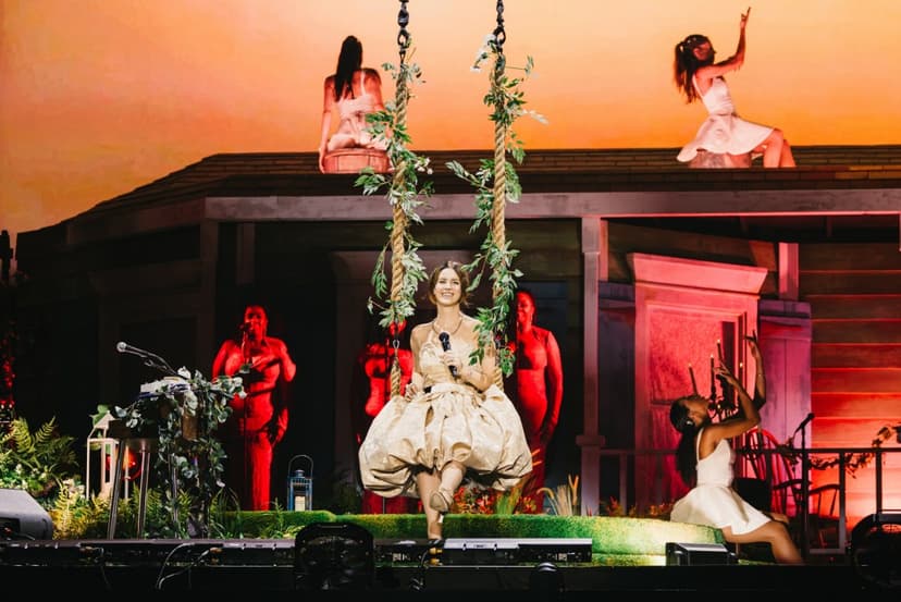 Lana Del Rey Dazzles Singapore F1 Crowd
