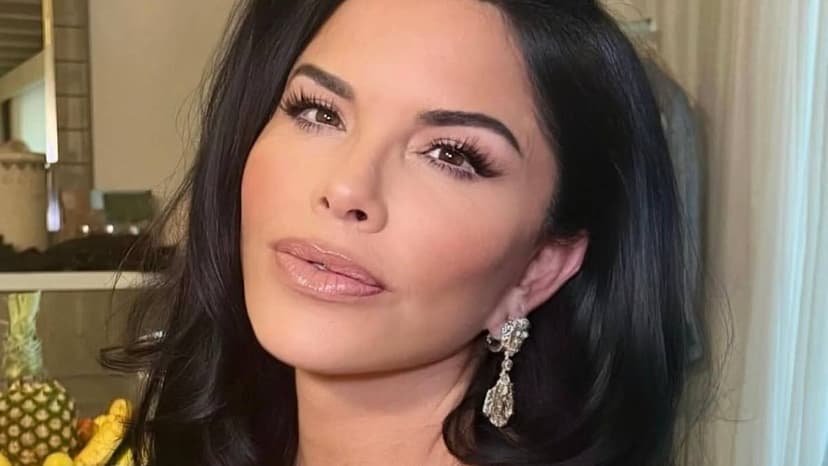 Lauren Sanchez Stuns in Chic Corset Waist