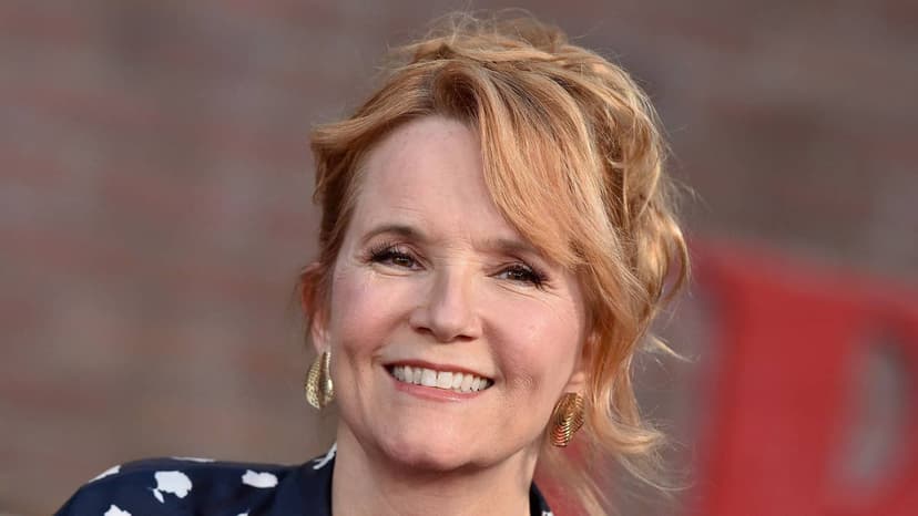 Lea Thompson's 'Hollywood Prom' Pic with Tom Cruise