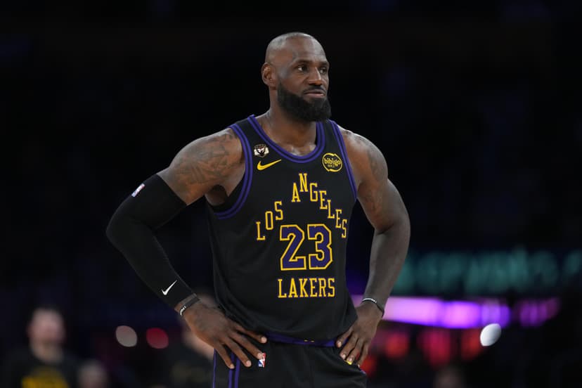 LeBron's Status Uncertain as Lakers Host Bulls