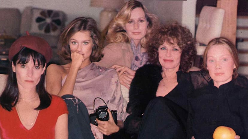 Fashion Icon Lauren Hutton Celebrates 82nd Birthday, Remains Trailblazer