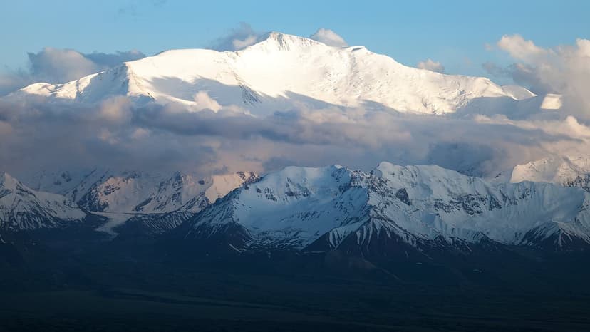 Tragedy on Lenin Peak: 8 Women Lost to Storm