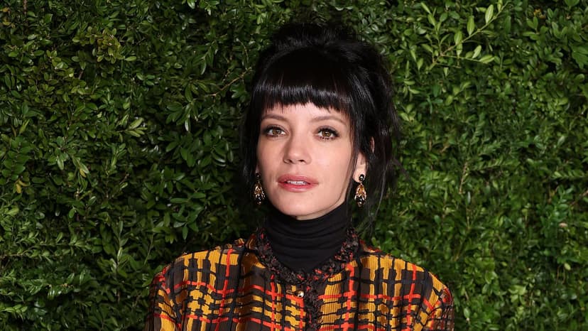 BRITs VIP Enclosure: Lily Allen Faces Nicole's Friends