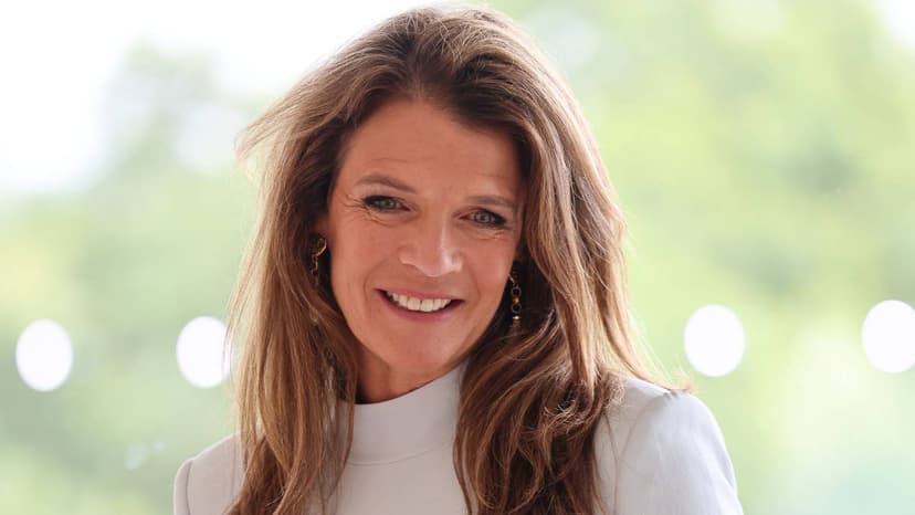 Lily Coleman Weds Insurance Exec in London