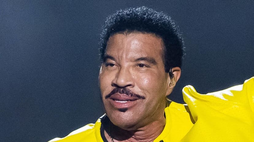 Lionel Richie Hospitalized After On-Stage Collapse