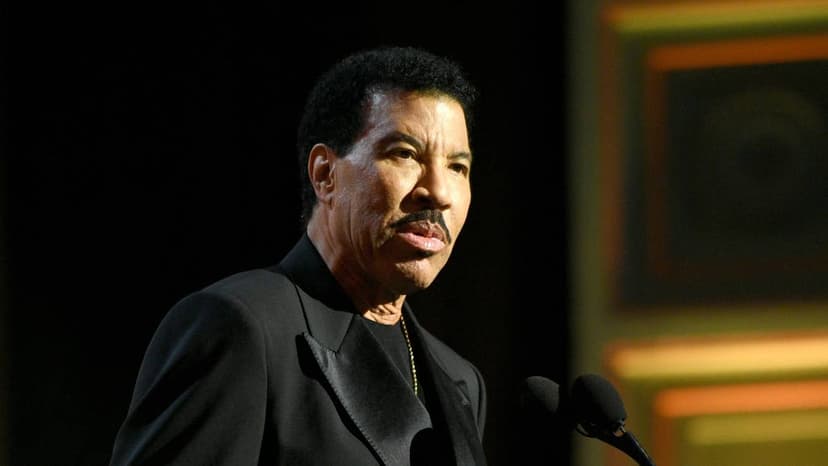 Lionel Richie Hospitalized for Heart Procedure