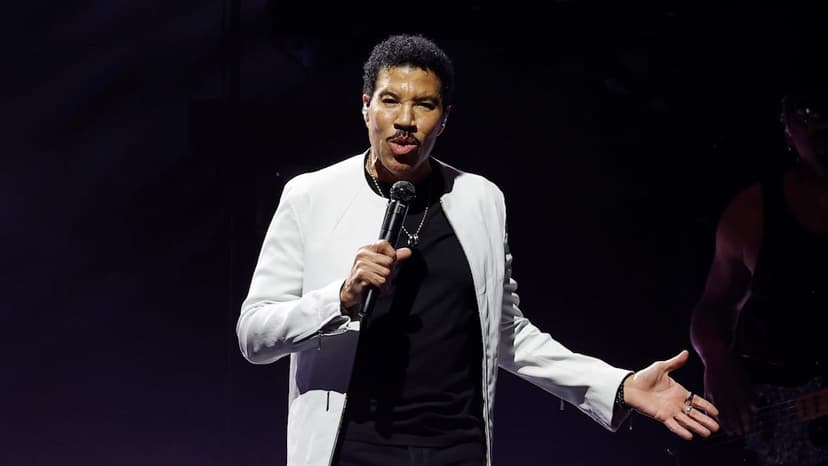 Lionel Richie Hospitalized After Dizziness Spell