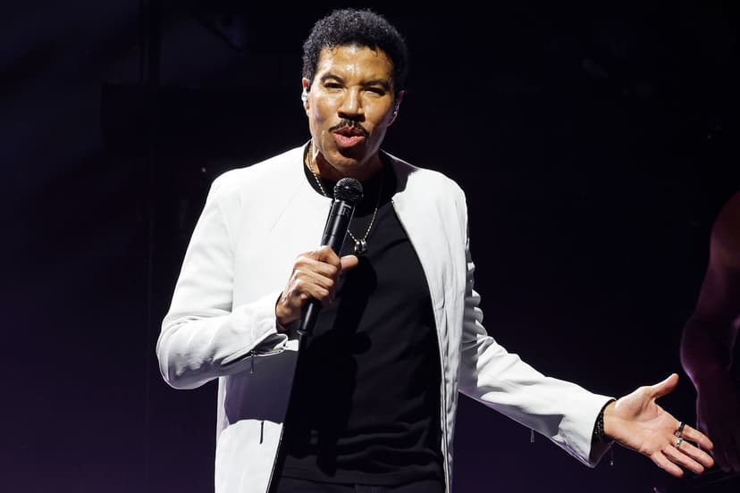 Lionel Richie Out of Hospital After Health Scare