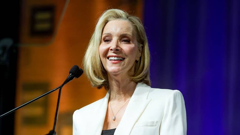 Lisa Kudrow Stuns With Ageless Glow