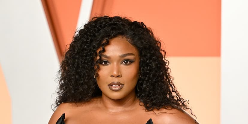 Lizzo Goes Blonde with Chic Bob at Oscars Party