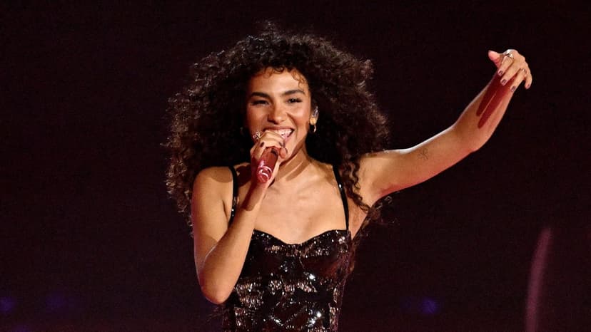 Lollapalooza Chicago: Rain Delays Fest, Olivia Dean Shines