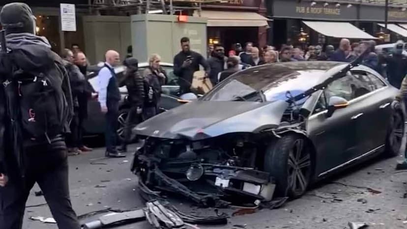 London Chase Ends in Pedicab Crash