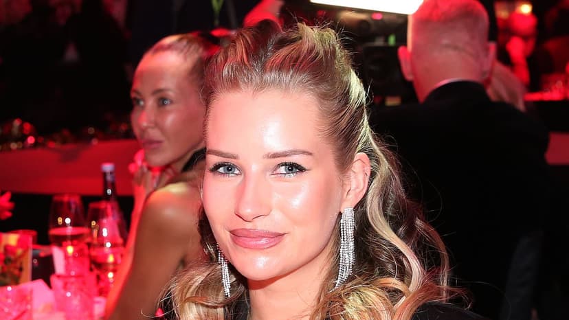 Lottie Moss Ditches Face Ink: Transformation Revealed