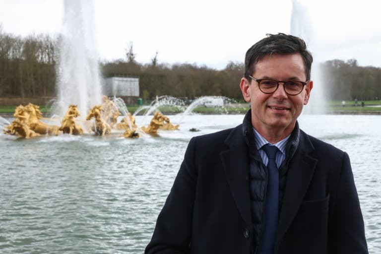 Versailles President Takes Louvre Helm Amidst Crisis
