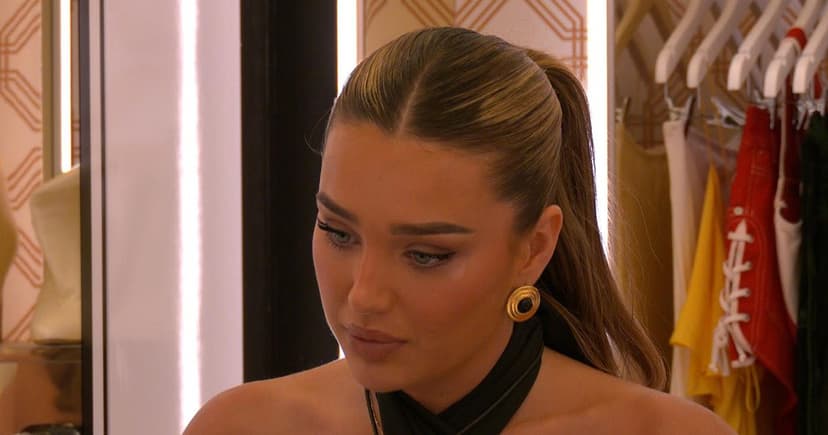Love Island Fans Slam Lucinda's 'Shocking' Move