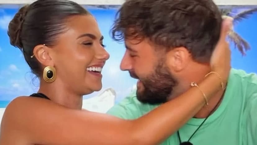 Cult Classic Earrings Worn by Villa's Top Style Icons