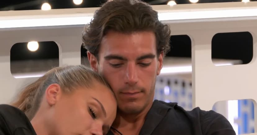 Lorenzo's Pillow Lint Rolling Baffles Love Island Fans