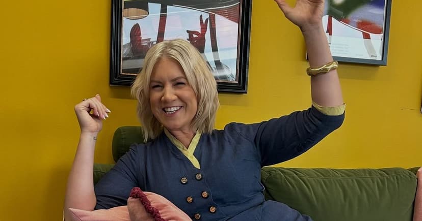 Lucinda Light's Flirty Era on Celebs Go Dating