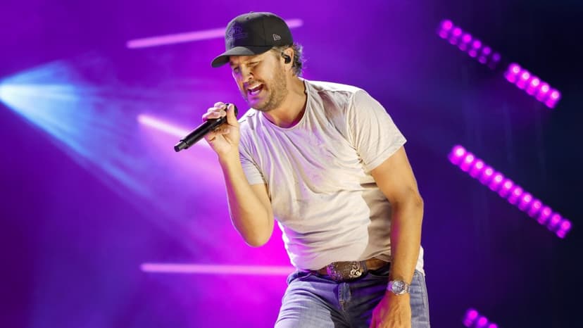 Luke Bryan Rocks Virtual Roku City