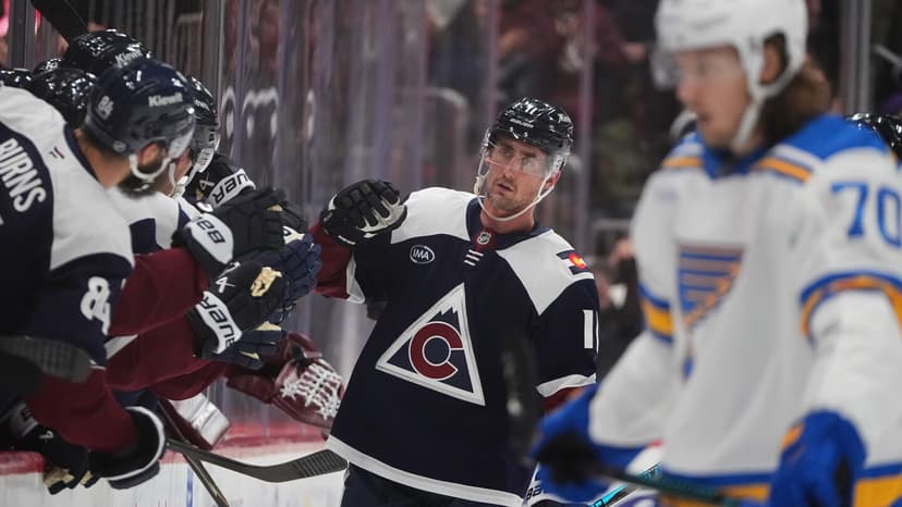 MacKinnon Hits 400, Avalanche Rolls to 9th Straight Win