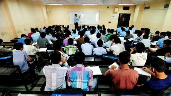 Coaching Giant Shuts Doors Mid-Year, Leaving 2,500 Students Stranded