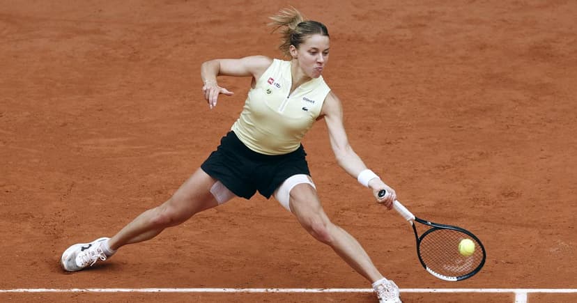 Polish Qualifier Maja Chwalinska Shocks French Open Field