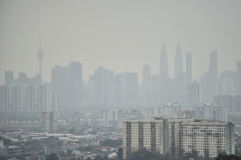 Haze forces Malaysia's leader speech indoors