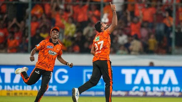 SRH's Malinga Ignites Match with Double Wicket Over