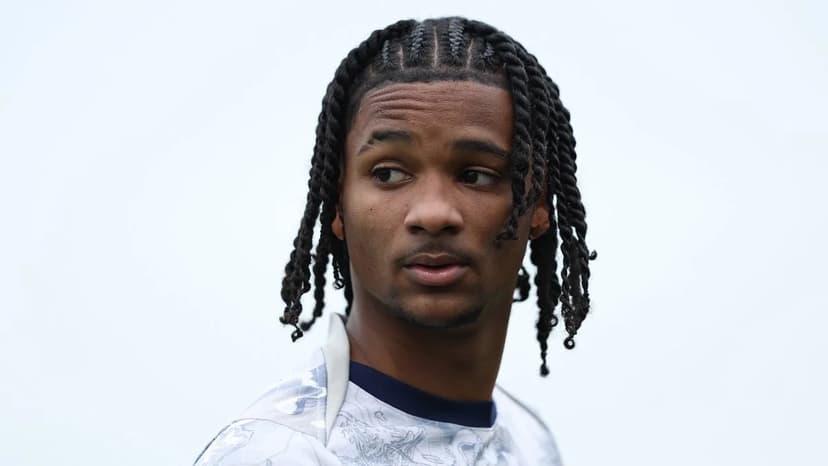 Man Utd Eye Spurs Wonderkid Thompson