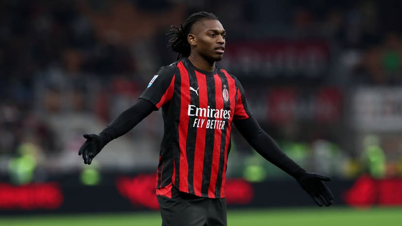Man Utd Eyes AC Milan Star Leao This Summer