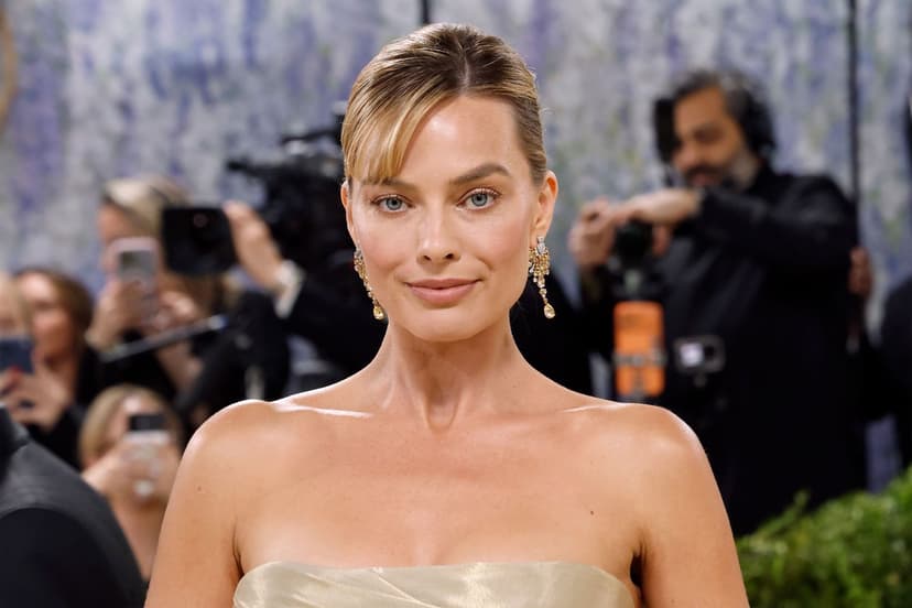 Margot Robbie Ditches Gown for Baggy Jeans