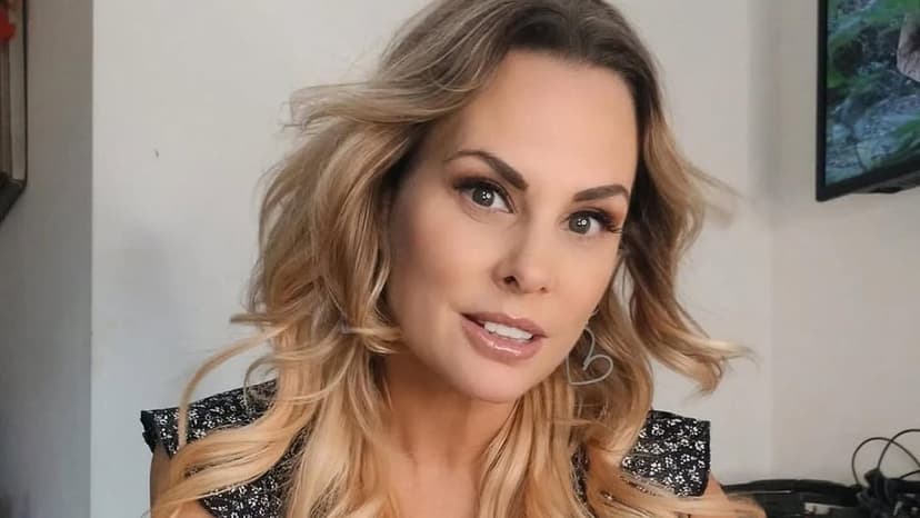 Reality Star's Whirlwind Romance with Hollywood Heartthrob Revealed