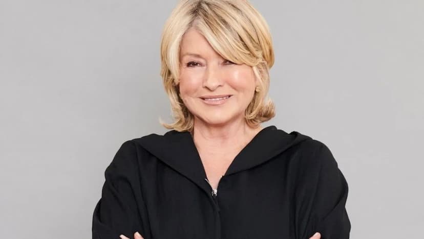 Martha Stewart's Thanksgiving Dinner Time Sparks Debate