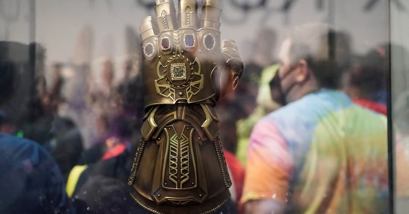 Marvel's Infinity Gauntlet Replica Up for Auction