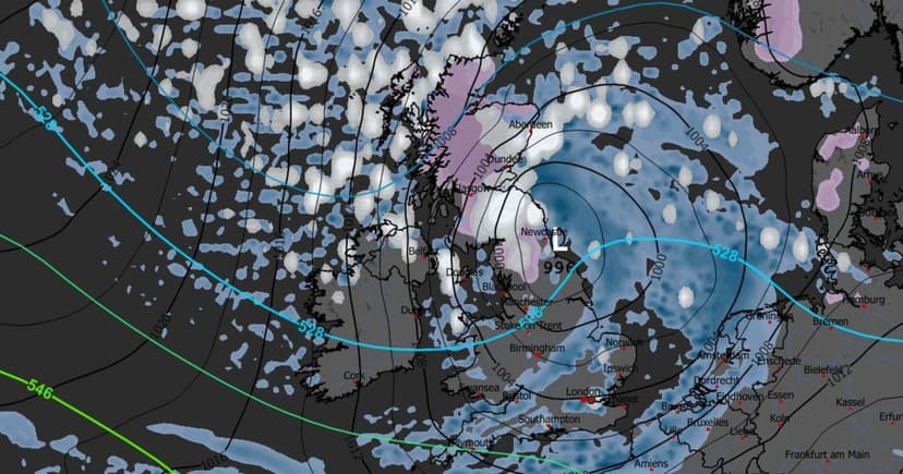 UK Faces Colossal 420-Mile Snow Wall as Temperatures Plummet